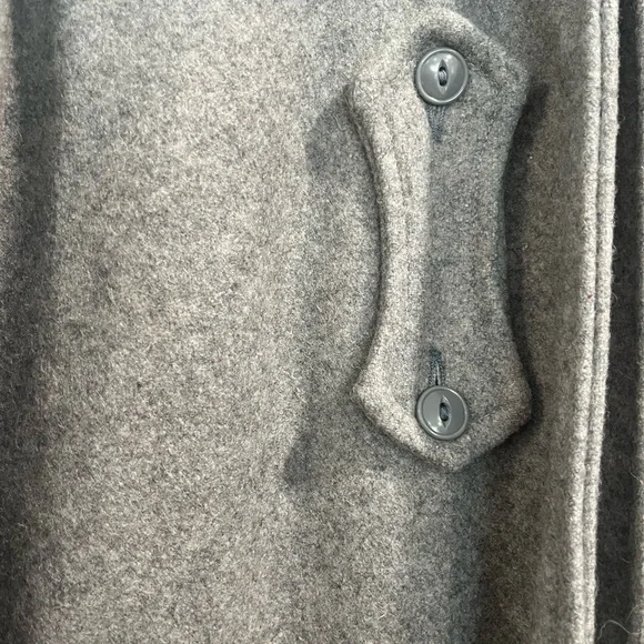 Vintage Mid-Century Grey Wool Nursing Cape with Red RNA Embroidery - Picture 4 of 12